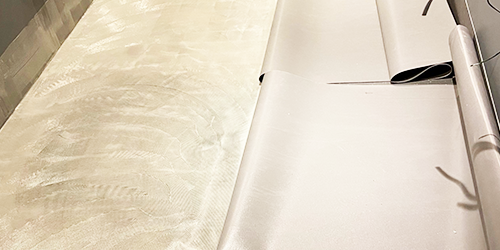 糊入れ、張り作業